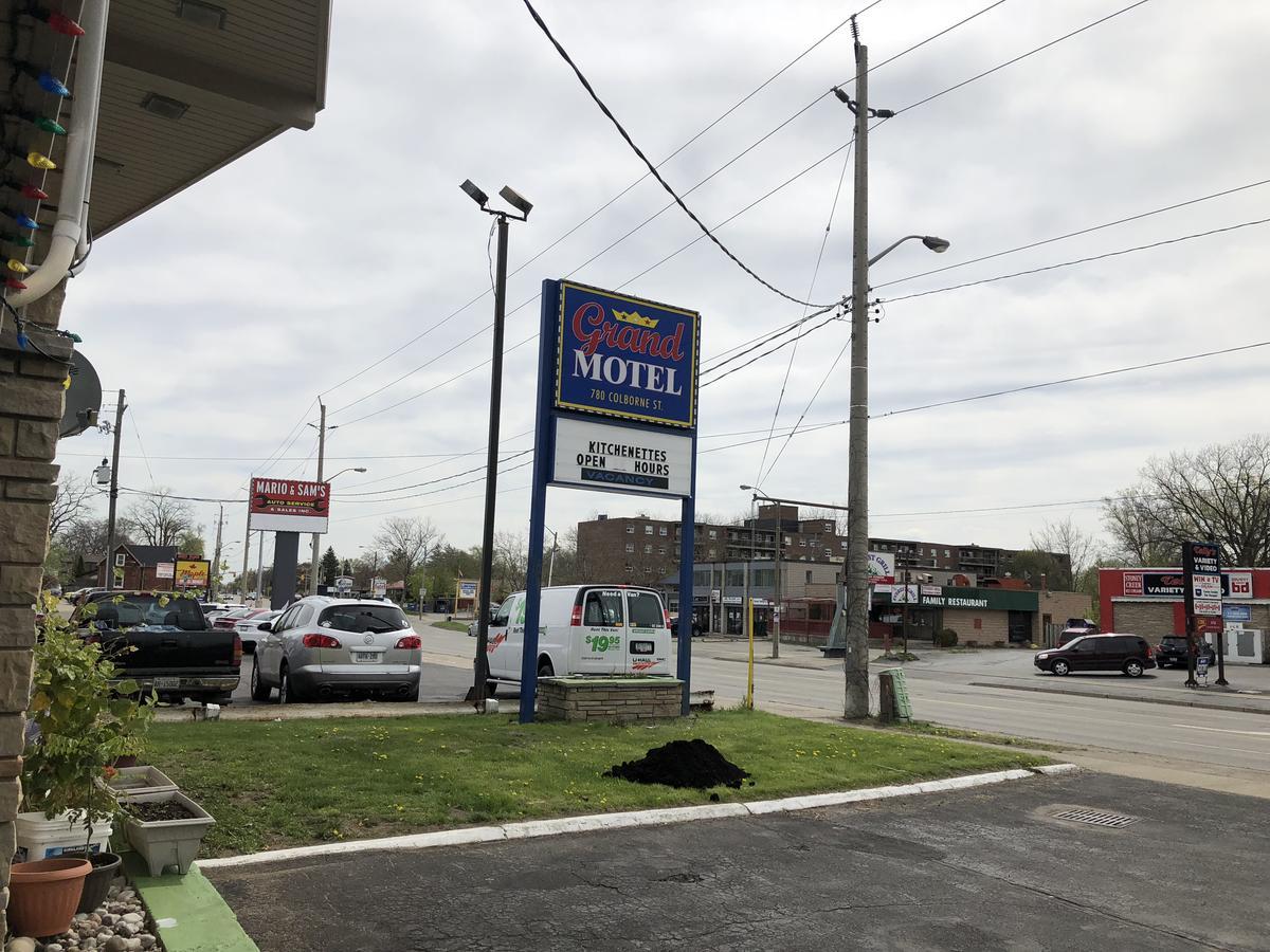 בראנטפורד Grand Motel מראה חיצוני תמונה